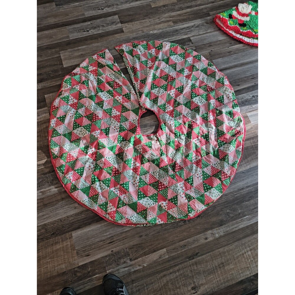 vintage handmade christmas tree skirt reversible holly wreath patch quilt